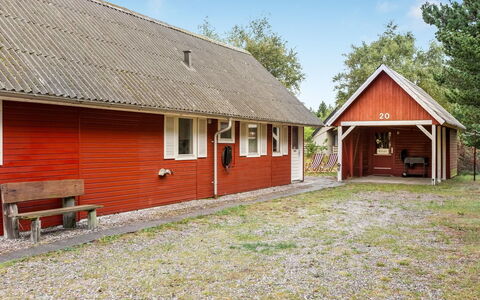 Knud - 2.5Km from the Sea: Dach, Haus, Zuhause, Hütte, Tür, Abstellgleis, Deck, Veranda, Planke, Hartholz