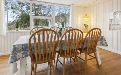 Knud - 2.5Km from the Sea
