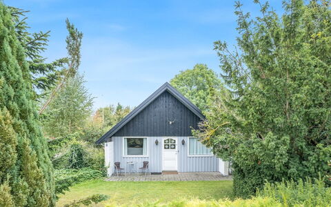 Frida - 125M from the Sea: Holz, Möbel, Wohnung, Zimmer, Decke, Holzbeize, Stuhl, Hartholz, Lack, Holz