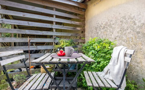 Anetta - 300M from the Sea: Holz, Zuhause, Veranda, Deck, Hartholz, Dach, Holzbeize, Holzboden, Eco Hotel