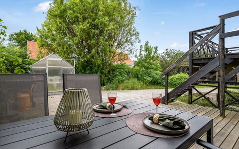 Anetta - 300M from the Sea: Holz, Zuhause, Veranda, Deck, Hartholz, Dach, Holzbeize, Holzboden, Eco Hotel
