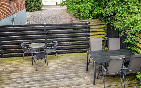 Anetta - 300M from the Sea: Holz, Zuhause, Veranda, Deck, Hartholz, Dach, Holzbeize, Holzboden, Eco Hotel