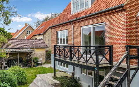 Anetta - 300M from the Sea: Holz, Zuhause, Veranda, Deck, Hartholz, Dach, Holzbeize, Holzboden, Eco Hotel