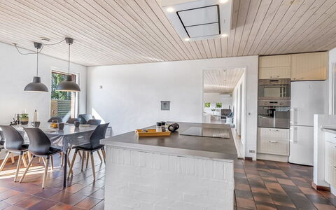Iara - 500M from the Sea: Flooring, Interior Design, Fussboden, Möbel, Holz, Decke, Light Fixture, Holzboden, Küche, Countertop