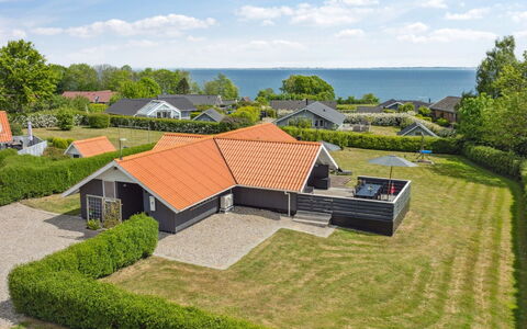 Bessi - 200M from the Sea: Möbel, Interior Design, Flooring, Fussboden, Decke, Zimmer, Stuhl, Tabelle, Wohnung, Küche & Esszimmer Tisch