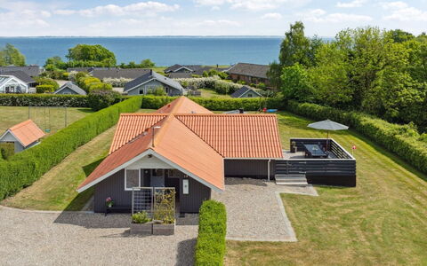 Bessi - 200M from the Sea: Möbel, Interior Design, Flooring, Fussboden, Decke, Zimmer, Stuhl, Tabelle, Wohnung, Küche & Esszimmer Tisch