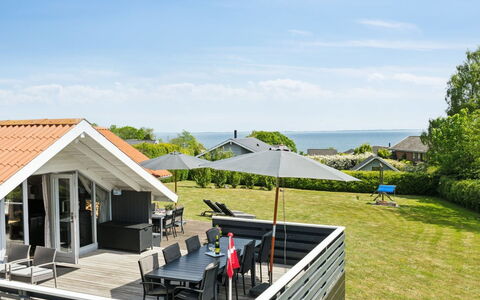 Bessi - 200M from the Sea: Möbel, Interior Design, Flooring, Fussboden, Decke, Zimmer, Stuhl, Tabelle, Wohnung, Küche & Esszimmer Tisch