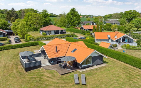 Bessi - 200M from the Sea: Möbel, Interior Design, Flooring, Fussboden, Decke, Zimmer, Stuhl, Tabelle, Wohnung, Küche & Esszimmer Tisch