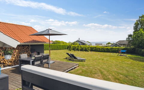 Bessi - 200M from the Sea: Möbel, Interior Design, Flooring, Fussboden, Decke, Zimmer, Stuhl, Tabelle, Wohnung, Küche & Esszimmer Tisch