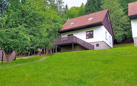 Green Valley Park Stárkov 2: Baum, Gras, Haus, Hütte, Dach, Ländliches Gebiet, Zuhause, Rasen, Bauernhaus