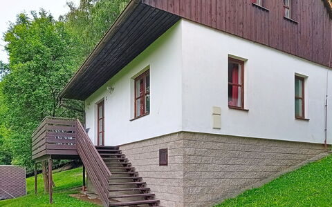 Green Valley Park Stárkov 2: Holz, Hütte, Zuhause, Dach, Abstellgleis, Rasen, Treppe, Garten, Garten, Hinterhof