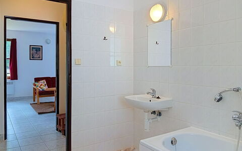 Green Valley Park Stárkov 3: Flooring, Wand, Armatur, Fussboden, Badezimmer, Interior Design, Bad Sink, Decke, Installation, Sinken