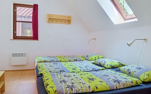 Green Valley Park Stárkov 3: Schlafzimmer, Bett, Holz, Interior Design, Fussboden, Flooring, Zimmer, Bettdecke, Möbel, Bedding