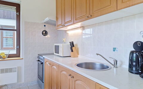 Green Valley Park Stárkov 7: Countertop, Küchengerät, Küche, Cabinetry, Major Appliance, Flooring, Armatur, Holz, Interior Design, Sinken