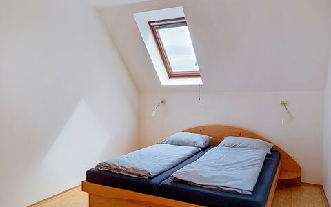 Green Valley Park Stárkov 13: Bett, Schlafzimmer, Interior Design, Holz, Flooring, Fussboden, Möbel, Decke, Bettdecke, Bedding