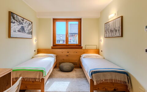 Val Genova: Interior Design, Flooring, Fussboden, Holz, Möbel, Decke, Bett, Schlafzimmer, Zimmer, Holzboden