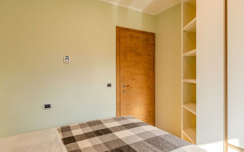 Val Genova: Interior Design, Flooring, Wand, Bett, Fussboden, Schlafzimmer, Holz, Decke, Möbel, Zimmer