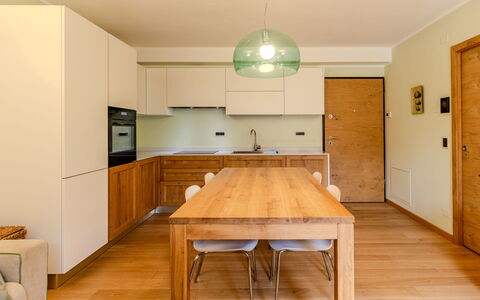 Val Genova: Möbel, Interior Design, Countertop, Flooring, Cabinetry, Fussboden, Küche, Holz, Decke, Light Fixture