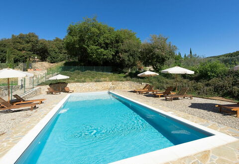 Casa Minuccia: Wasser, Eigentum, Pflanze, Möbel, Himmel, Schwimmbad, Azurblau, Schatten, Stuhl, Gartenmöbel