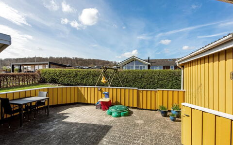 Halla - 250M from the Sea: Dach, Zuhause, Abstellgleis, Garten, Schatten, Landscaping, Garten, Estate, Rasen, Hinterhof