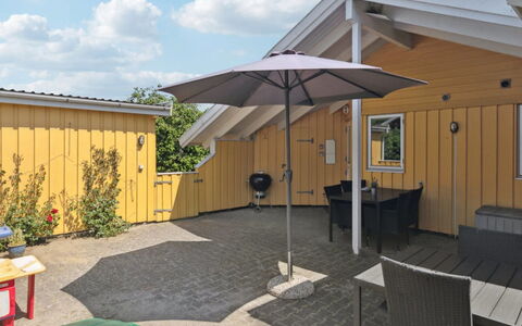 Halla - 250M from the Sea: Holz, Zuhause, Dach, Schatten, Gartenmöbel, Verbundwerkstoff, Holzbeize, Deck, Garten, Hütte