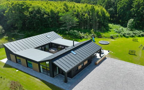 Aviana - 800M from the Sea: Möbel, Interior Design, Flooring, Fussboden, Decke, Zimmer, Stuhl, Tabelle, Wohnung, Küche & Esszimmer Tisch