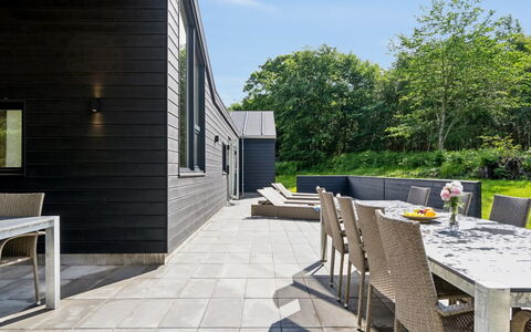 Aviana - 800M from the Sea: Möbel, Interior Design, Flooring, Fussboden, Decke, Zimmer, Stuhl, Tabelle, Wohnung, Küche & Esszimmer Tisch