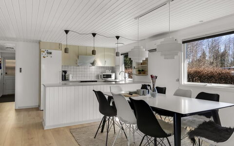 Diuri - 30Km from the Sea: Interior Design, Holz, Möbel, Decke, Flooring, Küche, Küche & Esszimmer Tisch, Light Fixture, Fussboden, Zuhause