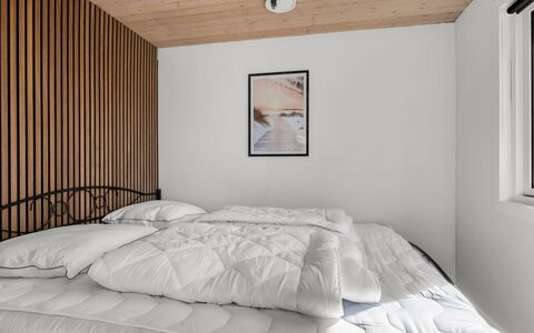 Diuri - 30Km from the Sea: Bett, Schlafzimmer, Interior Design, Bettdecke, Bedding, Holz, Decke, Möbel, Fussboden, Linens