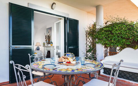Villa Golfo Di Napoli With Private Pool: Tabelle, Möbel, Eigentum, Pflanze, Dekoration, Stuhl, Interior Design, Die Architektur, Tischdecke, Fussboden