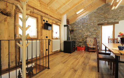 Baita La Ciamorza, Dolomiti, Veneto: Eigentum, Bilderrahmen, Tabelle, Holz, Interior Design, Flooring, Fussboden, Stuhl, Holzbeize, Strahl