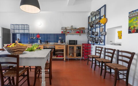 Poggetti San Luigi Country Home Follonica: Möbel, Eigentum, Tabelle, Interior Design, Beleuchtung, Bilderrahmen, Stuhl, Fussboden, Countertop, Flooring