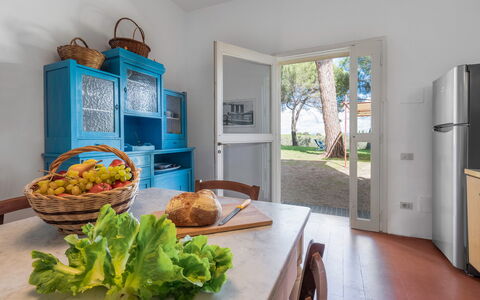 Poggetti San Luigi Country Home Follonica: Essen, Azurblau, Cabinetry, Holz, Interior Design, Zutat, Geschirr, Tabelle