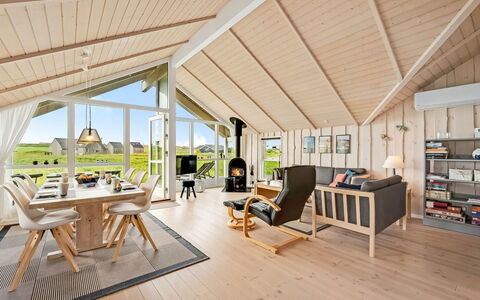 Märta - 250M from the Sea: Interior Design, Holz, Decke, Möbel, Flooring, Fussboden, Zuhause, Holzboden, Stuhl, Wohnzimmer