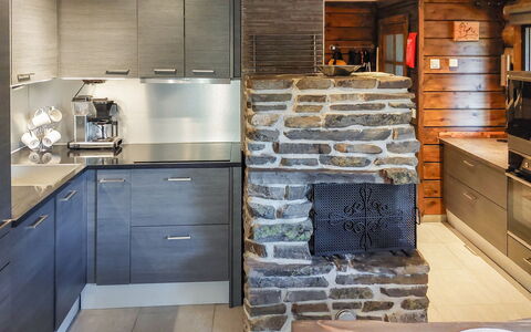 Karhunkelo: Küche, Holz, Flooring, Interior Design, Countertop, Möbel, Cabinetry, Küchengerät, Fussboden, Zuhause