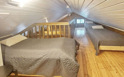 Karhunkelo: Fussboden, Flooring, Holz, Interior Design, Decke, Möbel, Schlafzimmer, Bett, Holzboden, Zimmer