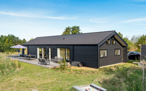 Jale - 900M from the Sea: Möbel, Interior Design, Flooring, Fussboden, Decke, Zimmer, Stuhl, Tabelle, Wohnung, Küche & Esszimmer Tisch