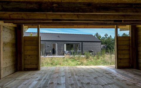 Jale - 900M from the Sea: Möbel, Interior Design, Flooring, Fussboden, Decke, Zimmer, Stuhl, Tabelle, Wohnung, Küche & Esszimmer Tisch