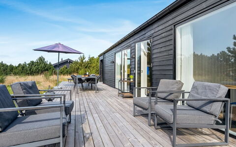 Jale - 900M from the Sea: Möbel, Interior Design, Flooring, Fussboden, Decke, Zimmer, Stuhl, Tabelle, Wohnung, Küche & Esszimmer Tisch
