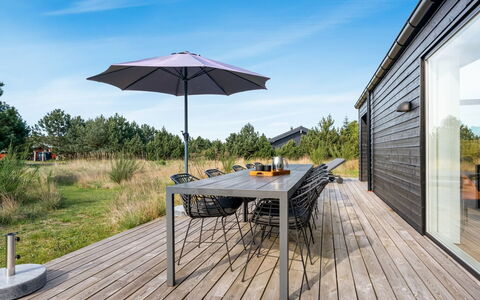 Jale - 900M from the Sea: Möbel, Interior Design, Flooring, Fussboden, Decke, Zimmer, Stuhl, Tabelle, Wohnung, Küche & Esszimmer Tisch