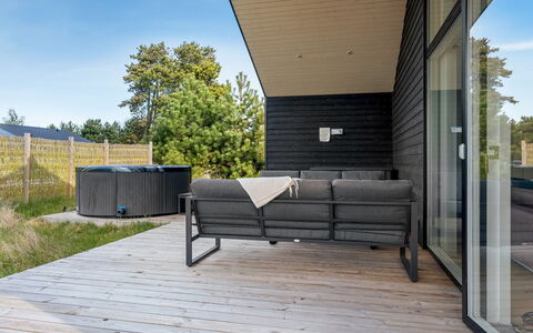 Jale - 900M from the Sea: Möbel, Interior Design, Flooring, Fussboden, Decke, Zimmer, Stuhl, Tabelle, Wohnung, Küche & Esszimmer Tisch