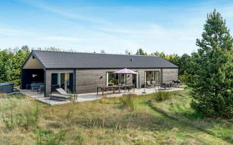 Jale - 900M from the Sea: Möbel, Interior Design, Flooring, Fussboden, Decke, Zimmer, Stuhl, Tabelle, Wohnung, Küche & Esszimmer Tisch