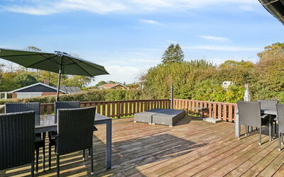 Vanna - 500M from the Sea