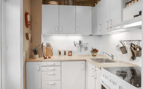Maelle - 150M from the Sea: Küche, Küchengerät, Countertop, Cabinetry, Major Appliance, Möbel, Interior Design, Haushaltsgerät, Sinken, Zuhause