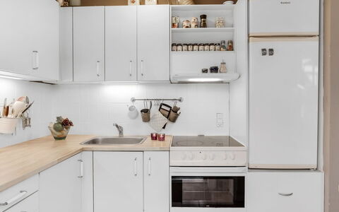 Maelle - 150M from the Sea: Küchengerät, Küche, Major Appliance, Countertop, Cabinetry, Holz, Haushaltsgerät, Flooring, Möbel, Interior Design