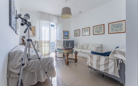 Breath-taking Portofino Promontory Seaview: Möbel, Flooring, Interior Design, Fussboden, Decke, Zimmer, Wohnung, Beleuchtung, Zuhause, Wohnzimmer
