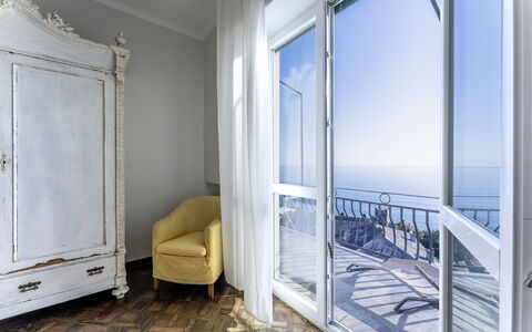 Breath-taking Portofino Promontory Seaview: Fussboden, Flooring, Interior Design, Möbel, Wohnung, Meer, Zimmer, Tür, Holzboden, Ozean