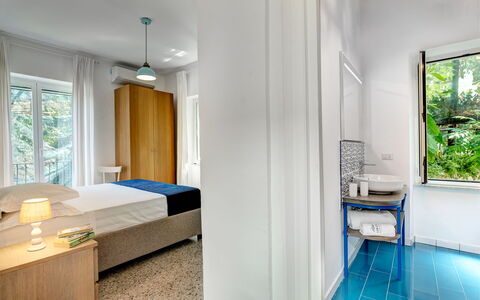 Apt Blu Mare Sorrento Coast: Gebäude, Fenster, Pflanze, Fussboden, Holz, Haus, Flooring, Schatten, Komfort