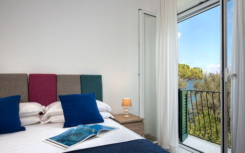 Apt Blu Mare Sorrento Coast: Blau, Gebäude, Komfort, Azurblau, Textil, Holz, Schatten, Die Architektur, Interior Design
