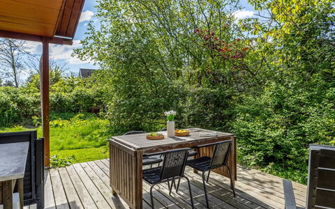 Aleta - 300M from the Sea: Holz, Strauch, Hartholz, Grundstueck, Deck, Planke, Holzbeize, Garten, Veranda, Holzboden